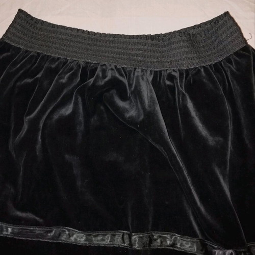 Palomino velvet skirt with bow, size L-2XL, like new, black