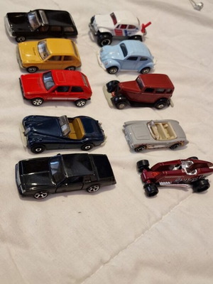 Hot Wheels vintage toy cars like new