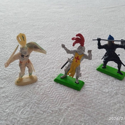 Military miniature figures used, set of 8