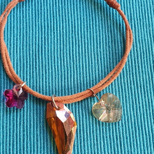 Adjustable bracelet used with brown and multicolor crystals