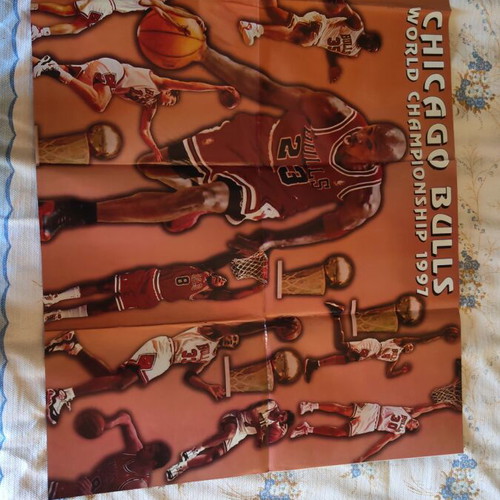 Chicago Bulls double-sided poster with 1997 champions and Michael Jordan, like new