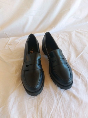Loafer black like new, size 39