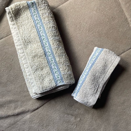 Towel set used, body and face towels