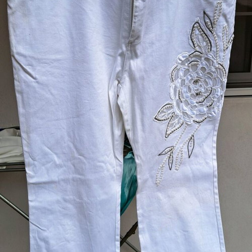 3/4 Pants used, size L, white with embroidery