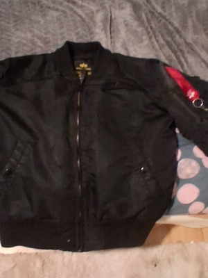 Sakqki alfa μεταχειρισμένο με τσέπη μπροστά