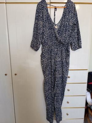 Hollister jumpsuit like new, 100% viscose, white and blue, XXL
