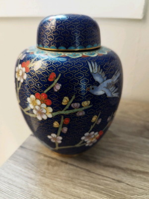 Set of 2 vintage Satsuma Moriage and Cloisonné vases like new