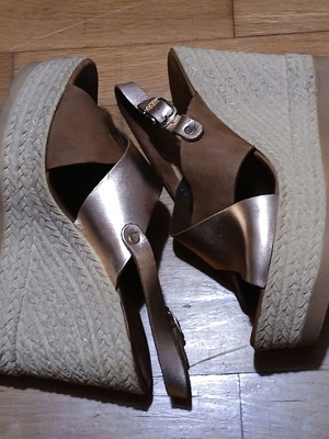 La Scarpa Paris women's platform sandals size 39 like new, brown and gold