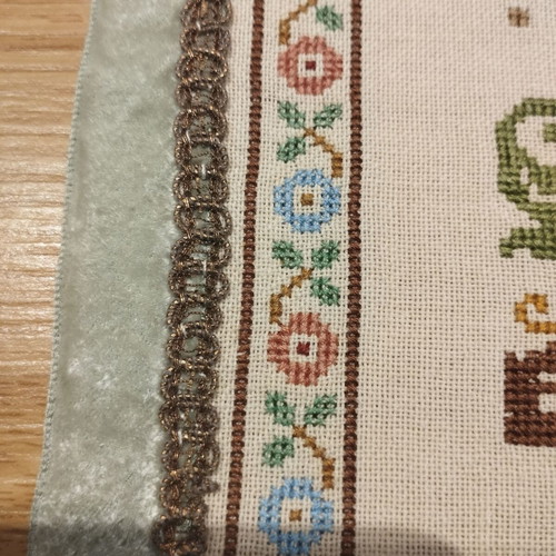 Handmade embroidery like new with velvet finish 36.5×27