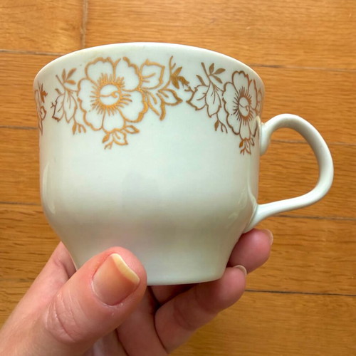 Coffee mugs used, set of 2, white with gold flower design