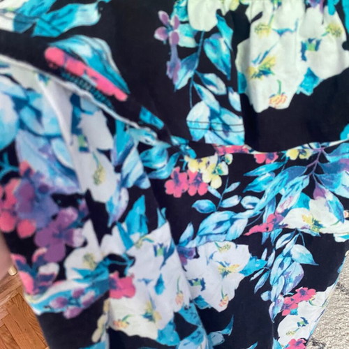 Floral blouse with ruffles new, size L, white beige