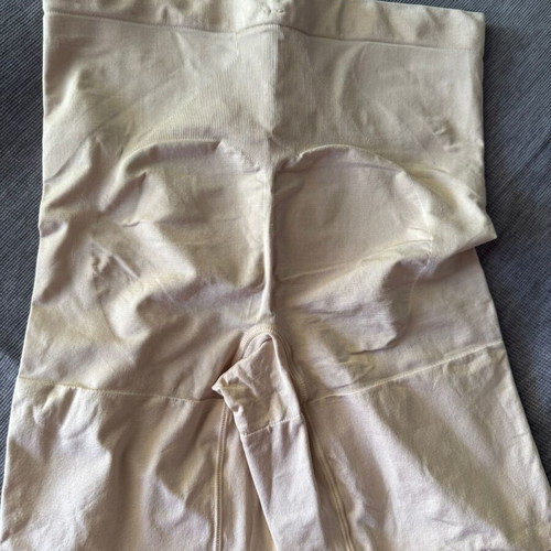 Spanx OnCore Mid-Thigh Short like new, beige shapewear
