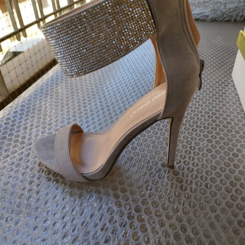 Ideal Shoes Castor Style Sandals New, Rhinestones, Size 38, Gray