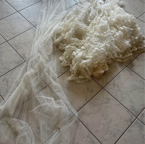 ΠΩΛΗΣΗ ΝΥΦΙΚΟΥ Kathy Heyndels atelier couture με στέφανα και στεφανοθήκη