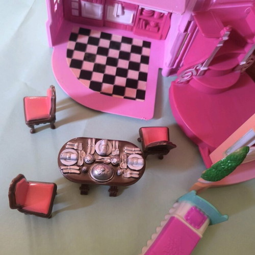 Fisher-Price Loving Family Sweet Streets Townhouse dollhouse like new vintage