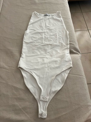 Stradivarius women's bodysuit white, like new, size M