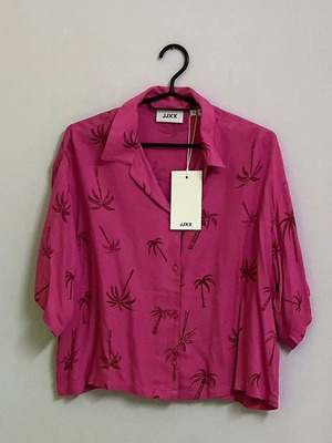 JJXX crop shirt with palm trees, pink, size M