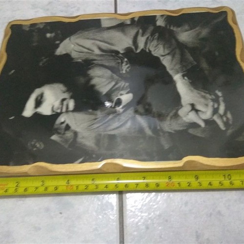 Ξύλινο κάδρο καινούργιο με κρεμαστάρι 30x21 εκ.
