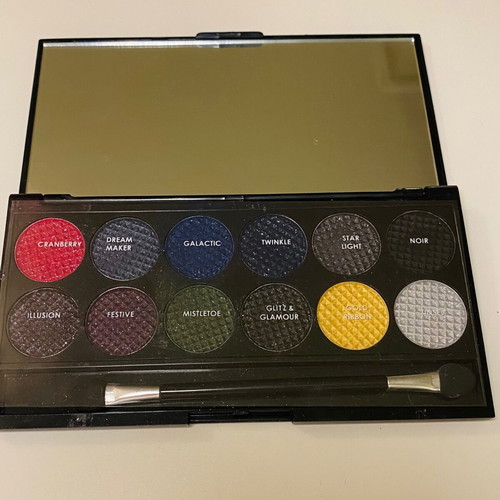 Sleek eyeshadow palettes like new, set of 6