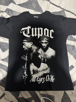 2Pac T-shirt medium size, like new, black Pull & Bear
