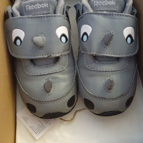 Reebok kids shoes size 24.5 like new, gray with rhino design