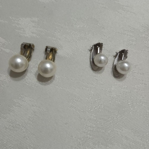 Pearl earrings used, 2 sets with clip white