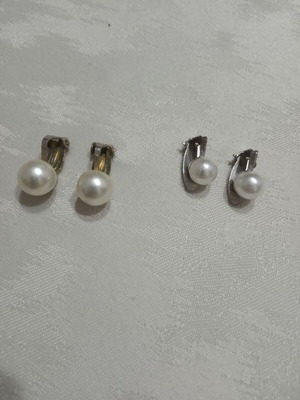 Pearl earrings used, 2 sets with clip white