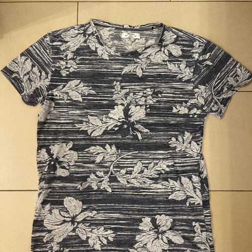 Bershka T shirt size L like new