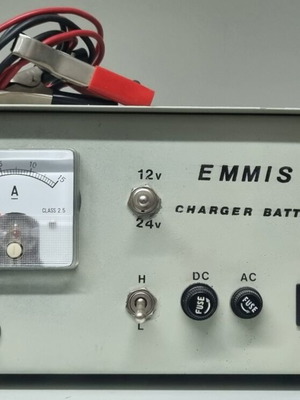 Φορτιστής μπαταριών αυτοκινήτου Emmis 15A με αναλογικό αμπερόμετρο