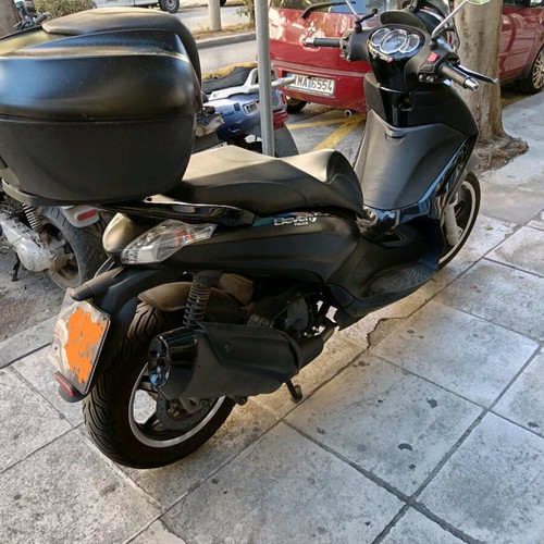 Piaggio Beverly 350 Police like new, with original top case and alarm