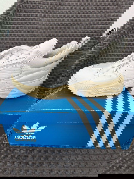 adidas supercourt RX white size 45  1/3 .Εχει φορεθεί μια φορά !!!