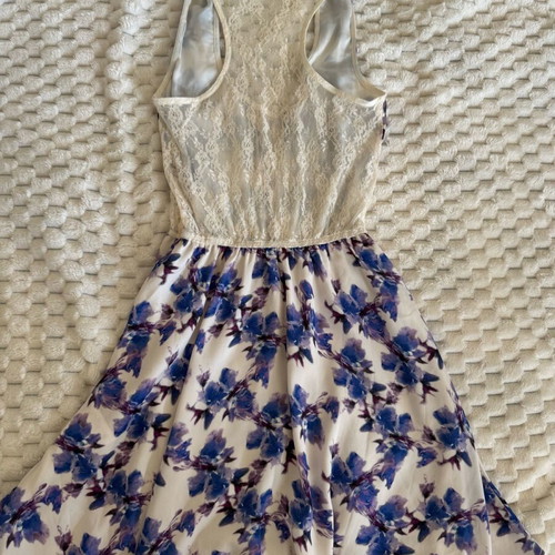 Guess floral mini dress with lace back like new, XS/S