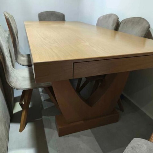 Dining table set like new, solid oak wood with gray fabric chairs