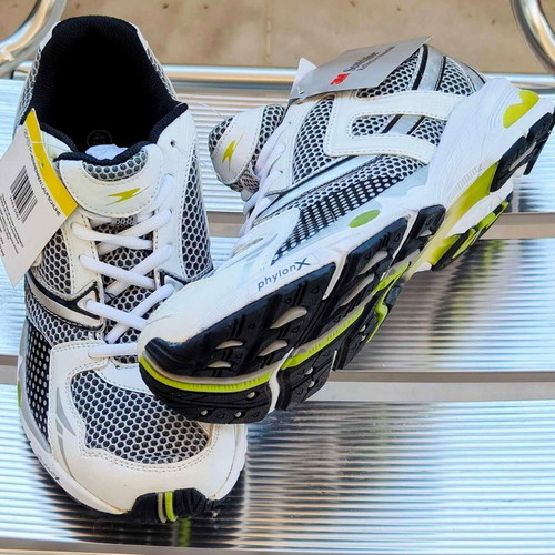 Crane athletic shoes new, size 42, white and gray