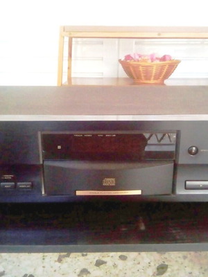 Pioneer PD-S507 CD player like new with remote control