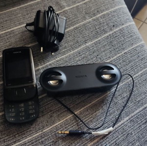 Nokia C2-05 + NOKIA MD-8 MINI MUSIC SPEAKER BLACK