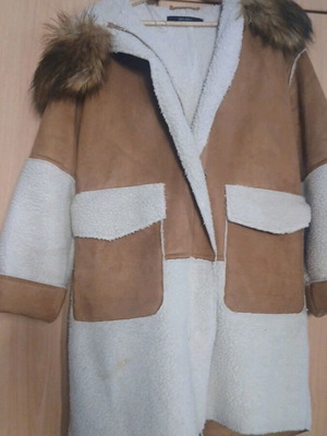 Zara Basic палто с качулка и подплата тип шерпа в кафяво и бяло, размер S