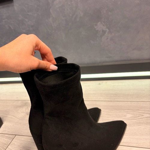 Women's black boots like new, size 37