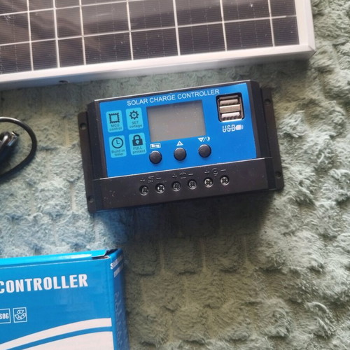 Photovoltaic panel with transformer 80A and 10 watt USB cable like new