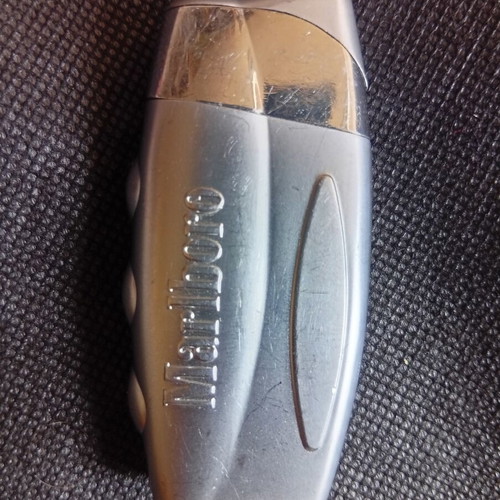 Marlboro lighter like new, collectible metal