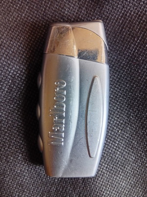 Marlboro lighter like new, collectible metal