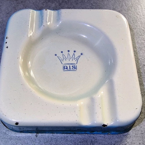 Enameled ashtray used, old and beautiful, size 12x12