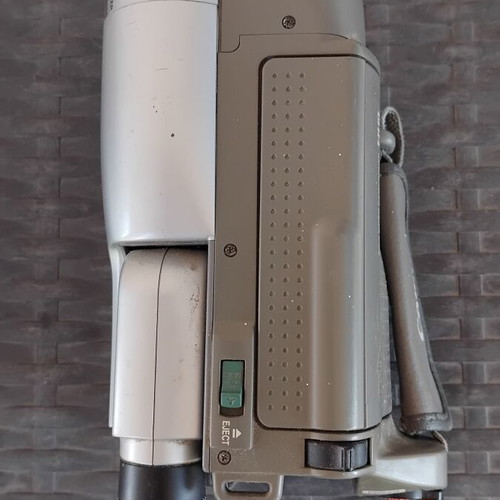 Canon V40 Hi video camera for parts