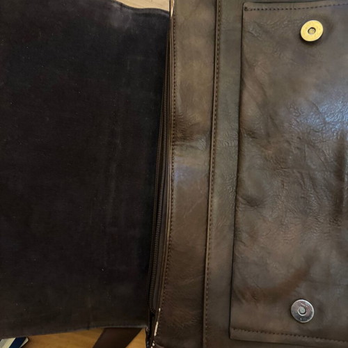 Brown shoulder bag used with multiple pockets