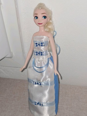 Hasbro Frozen Elsa doll with handmade dress