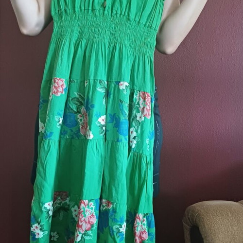 Floral dresses used, pack of 2, sizes S/M, pink and green