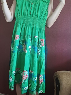 Floral dresses used, pack of 2, sizes S/M, pink and green