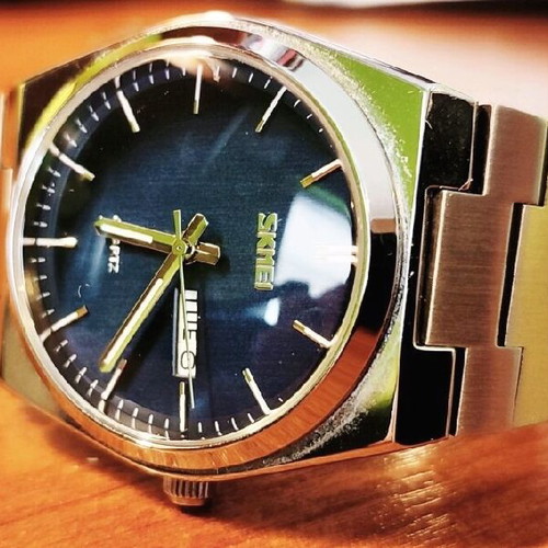 Skmei 70's Style Watch new, men's quartz with integrated bracelet