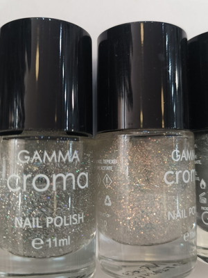 Σετ 4 βερνίκια νυχιών Gamma Croma, 2 με στρας, 2 πέρλες