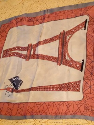 Square scarf like new, lightweight